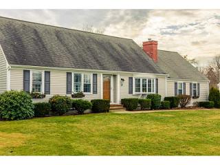 151 Gossets Turn Dr, Middletown, RI 02842 exterior