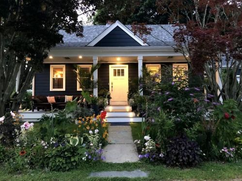 1 Hazard St, Newport, RI 02840 exterior