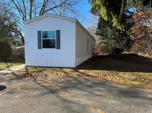 144 Boyd Dr, Waterbury, CT 06712 exterior