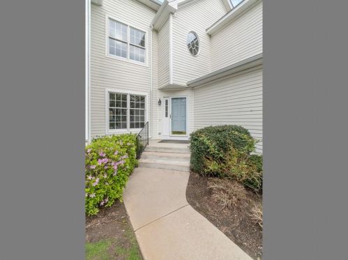 290 Sanctuary Dr, East-Greenwich, RI 02818 exterior