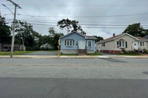1327 President Ave, Fall River, MA 02720 exterior