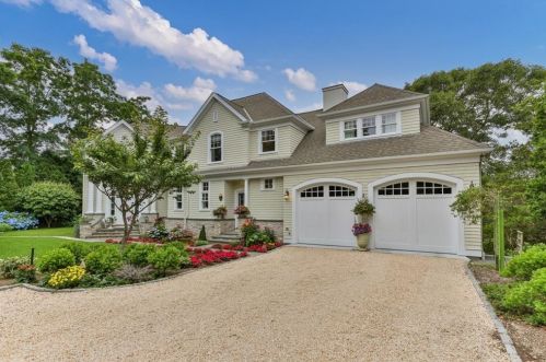 15 Clowes Dr, Falmouth, MA 02540 exterior