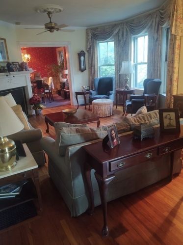 2 Rowe St, Newton, MA 02466 exterior