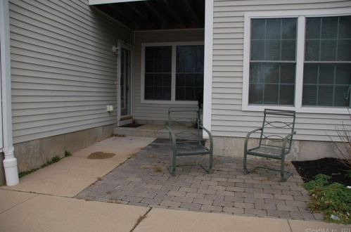 130 Meridian St, Groton, CT 06340 exterior
