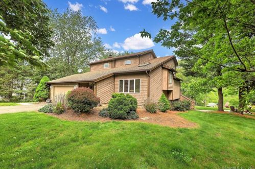 7 Cliffside Dr, Wallingford, CT 06492 exterior