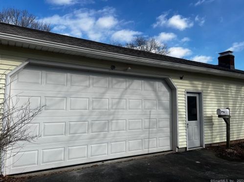 200 Taylor Rd, Enfield, CT 06082 exterior