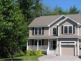33 Carroll Ln, Seabrook, NH 03874 exterior