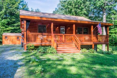 28 Hemlock St, Hillsboro, NH 03244 exterior
