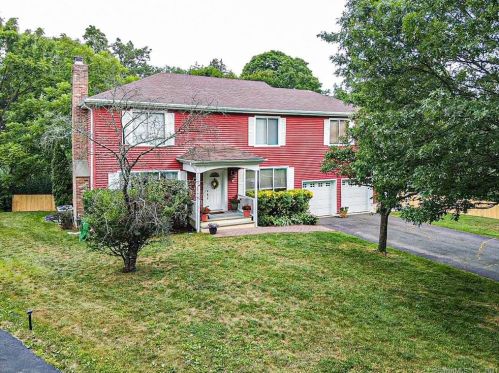 81 Coachlamp Ln, Stamford, CT 06902 exterior