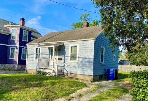 93 2Nd St, Newport, RI 02840 exterior