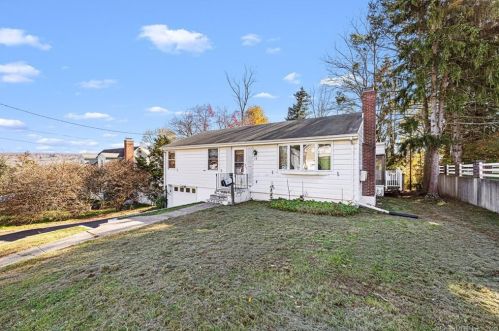 19 Fairlawn Ave, Middletown, CT 06457 exterior