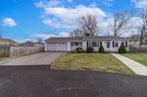 14 Pratt Cir, Warwick, RI 02888 exterior