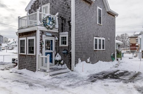 5 Church St, Hampton, NH 03842 exterior