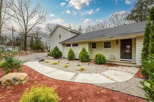 4 Butternut Ln, Norwalk, CT 06851 exterior
