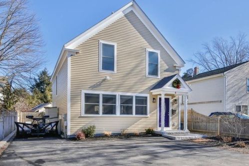 4 Barton Ct, Plum Island, MA 01950 exterior