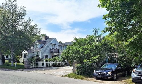 44 Maple Ave, Hyannis, MA 02601 exterior