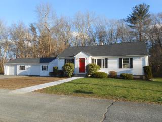 12 Maple St, Horseneck-Beach, MA 02790 exterior