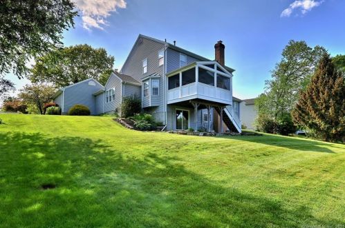 51 Old Colony Rd, Upper Stepney, CT 06468 exterior