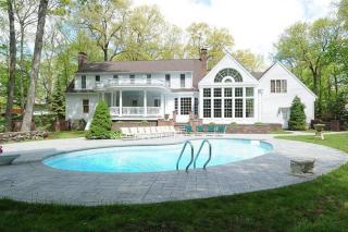 6 Maplecrest Dr, Danbury, CT 06811 exterior