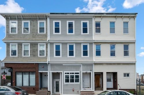 321 Dorchester St, Roxbury Xing, MA 02127 exterior