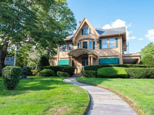 81 Hawthorn St, New-Bedford, MA 02740 exterior
