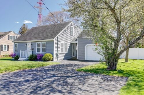 165 Grandview Ave, Somerset, MA 02726 exterior