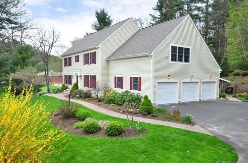 16 Hillyer Way, Granby, CT 06035 exterior