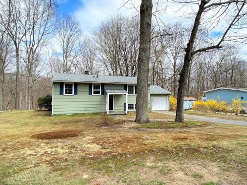 79 Meeting House Ln, Gales-Ferry, CT 06339 exterior