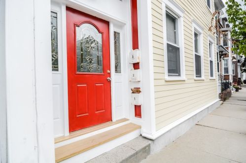 546 8Th St, Roxbury Xing, MA 02127 exterior