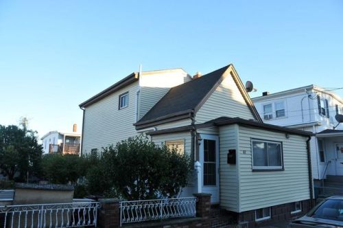 82 Tuttle St, Pt Of Pines, MA 02151 exterior