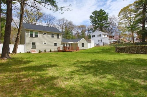 73 Moosehill Rd, Walpole, MA 02032 exterior