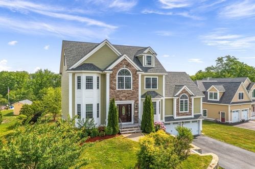15 Brentwood Dr, Dracut, MA 01826 exterior