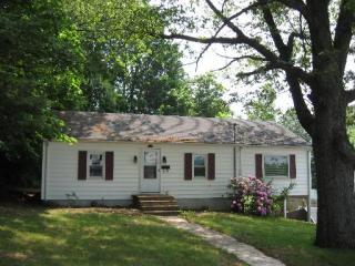 28 Burwell Ave, Southington, CT 06489 exterior