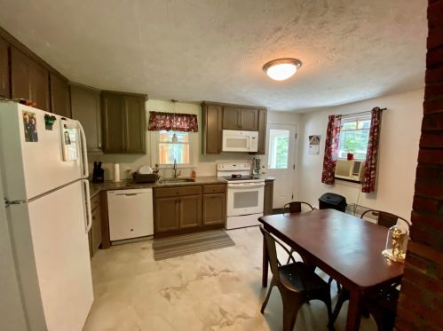 42 Langford Rd, Candia, NH 03034 exterior