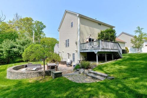 12 Hickory Rd, Cumberland, RI 02864 exterior