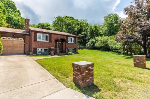 702 Knollwood Dr, Woonsocket, RI 02895 exterior