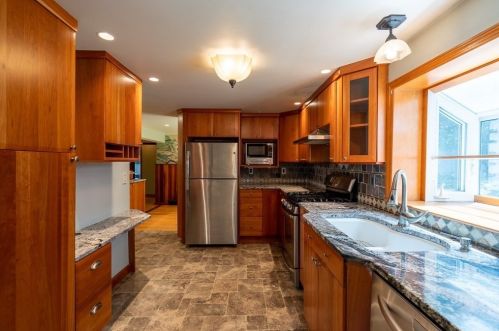 25 Chestnut St, West Springfield, MA 01089 exterior