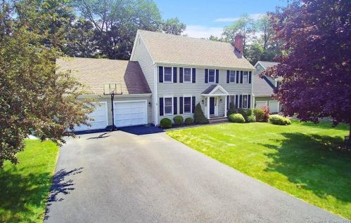 4 Taylor Ct, Ridgefield, CT 06877 exterior