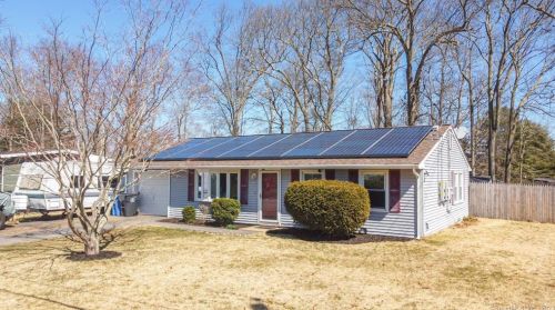 32 Meeting House Ln, Gales Ferry, CT 06339 exterior