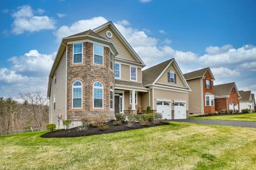 45 Pine Tree Dr, Methuen, MA 01844 exterior