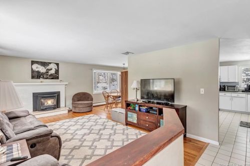 22 Cold Spring Cir, Huntington, CT 06484 exterior