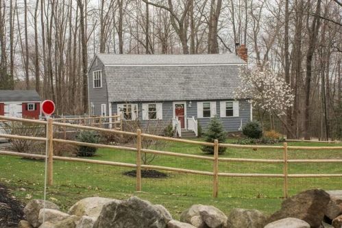 17 Bayberry Hill Rd, Townsend, MA 01469 exterior