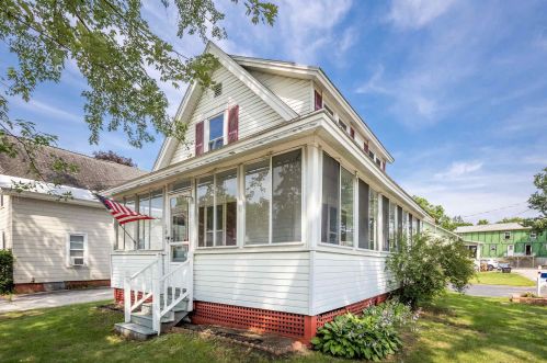 104 Oak St, Laconia, NH 03246 exterior