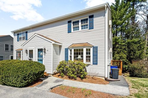 9 Palomino Ct, Goffstown, NH 03045 exterior