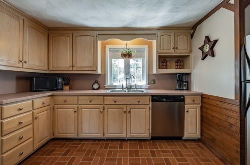 90 Brittany Rd, Springfield, MA 01106 exterior