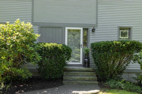 1 Glengarry Dr, Stratham, NH 03885 exterior