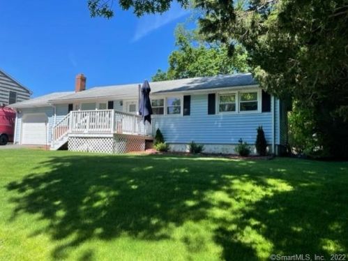 132 Red Bush Ln, Milford, CT 06461 exterior