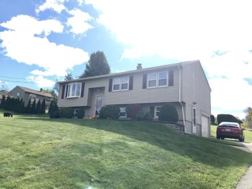 12 Rollingwood Dr, Oxford, MA 01540 exterior