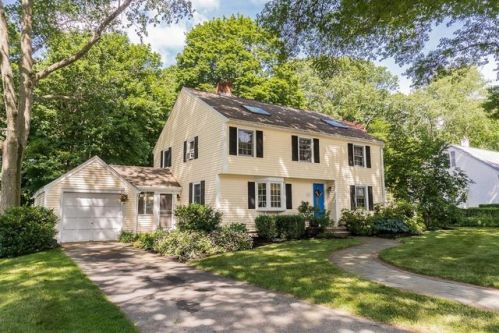11 Howard St, Wenham, MA 01984 exterior