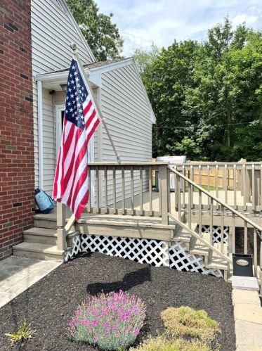 2 Glendower St, Avon, MA 02322 exterior